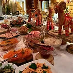Isokenkäisten Klubi - Wilderness Hotelli 2*