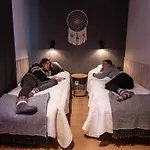 Hotelli Isokenkäisten Klubi - Wilderness 2*