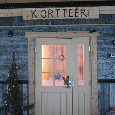Isokenkaeisten Klubi - Wilderness Hotel