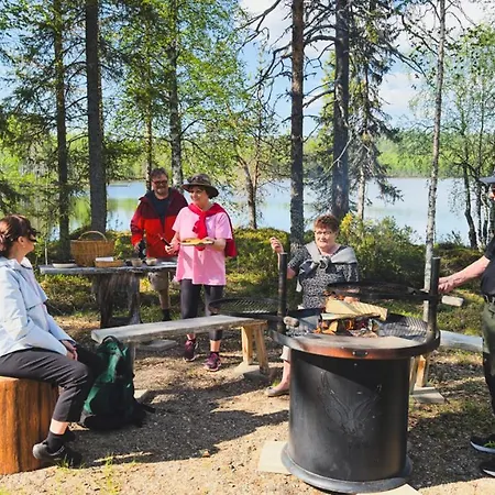 Isokenkaeisten Klubi - Wilderness Hotel