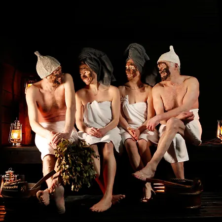 Isokenkaeisten Klubi - Wilderness Hotel