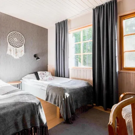 Isokenkaeisten Klubi - Wilderness 2* Kiviperä