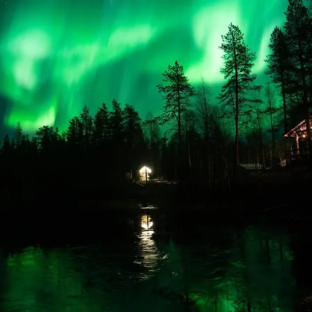 Isokenkaeisten Klubi - Wilderness Hotel