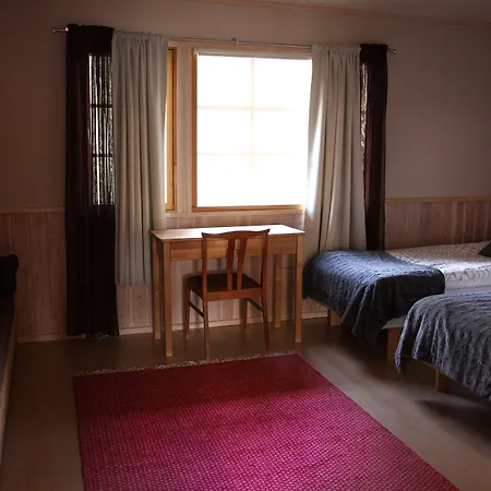 Isokenkaeisten Klubi - Wilderness 2* Kiviperä