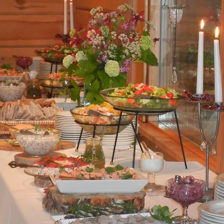 Isokenkaeisten Klubi - Wilderness Hotel Kiviperä