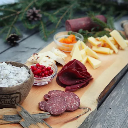 Isokenkaeisten Klubi - Wilderness Kiviperä