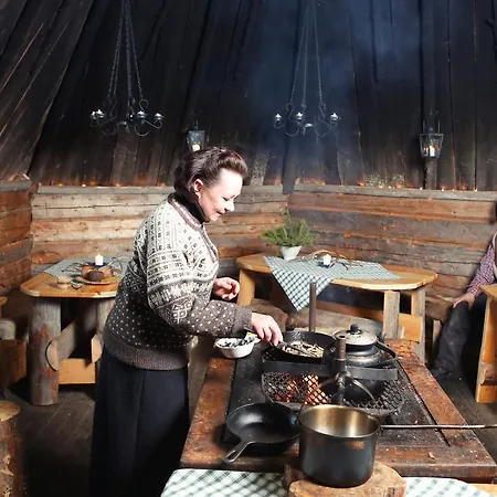 Isokenkaeisten Klubi - Wilderness 2* Kiviperä