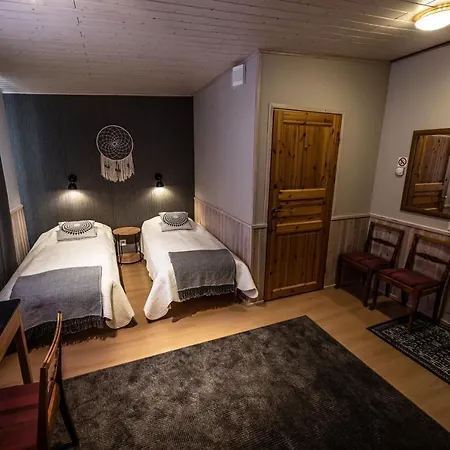 Isokenkaeisten Klubi - Wilderness Kiviperä