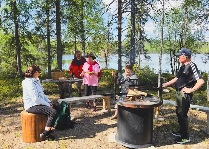 Isokenkäisten Klubi - Wilderness Hotelli