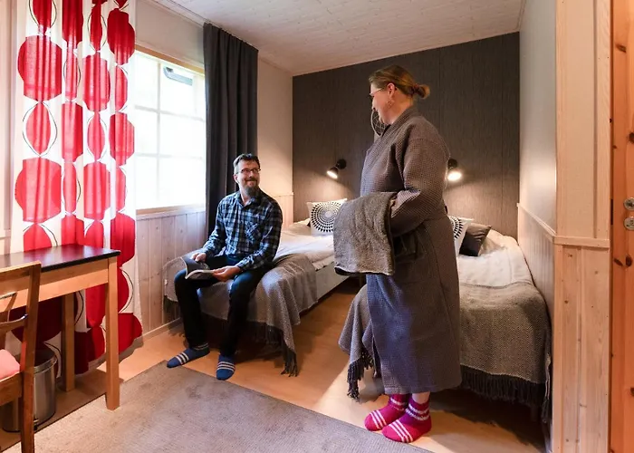 Hotelli Isokenkäisten Klubi - Wilderness 2*