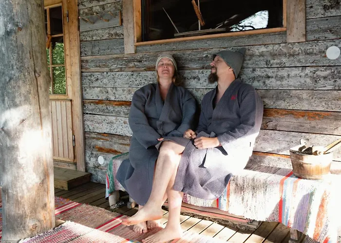 Hotelli Isokenkäisten Klubi - Wilderness Kiviperä