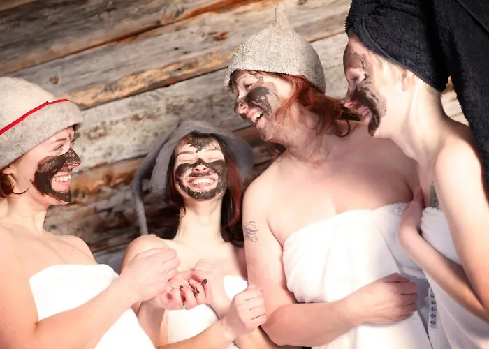 Isokenkäisten Klubi - Wilderness Hotelli