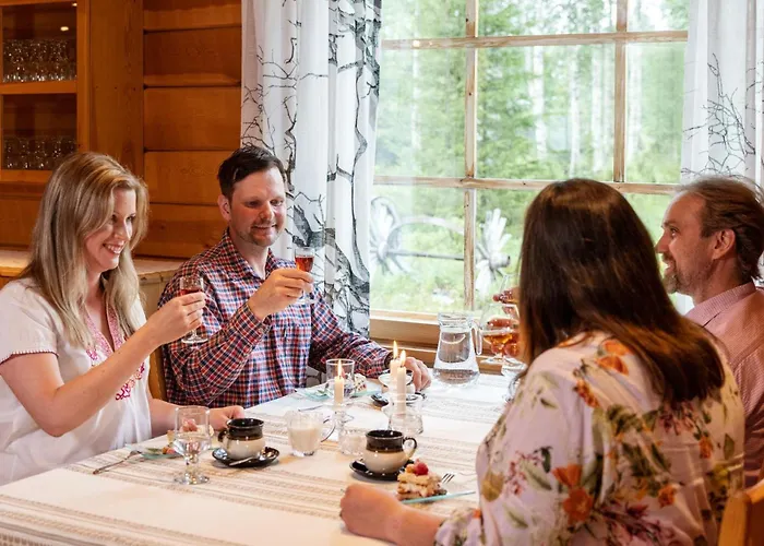 Isokenkaeisten Klubi - Wilderness فندق 2*