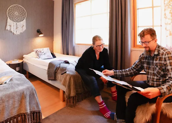 Isokenkäisten Klubi - Wilderness Hotelli