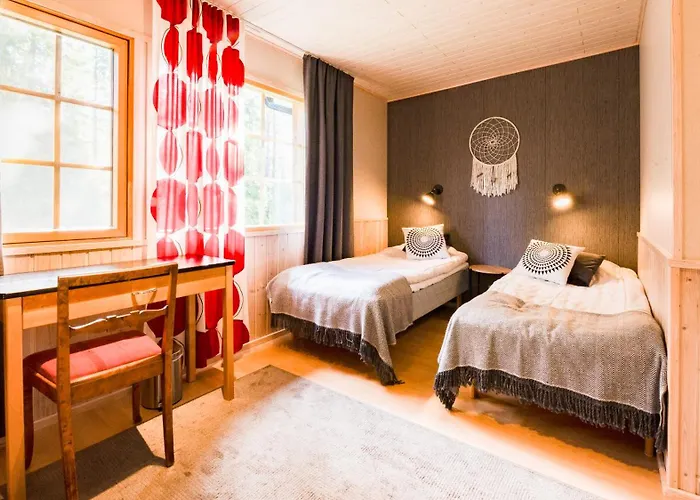 Isokenkäisten Klubi - Wilderness Hotelli