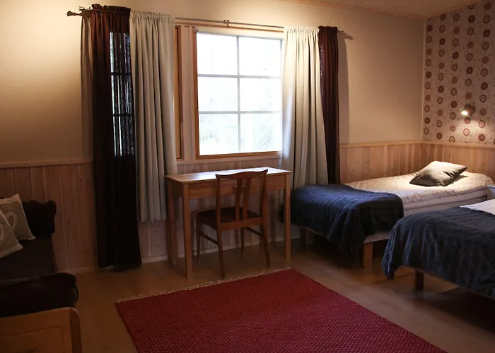 Hotelli Isokenkäisten Klubi - Wilderness 2*