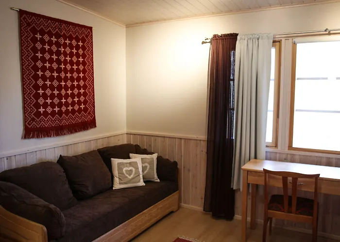 Hotelli Isokenkäisten Klubi - Wilderness 2*