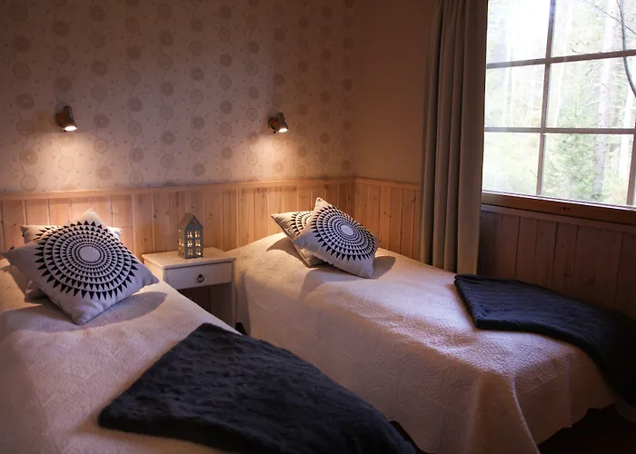 Isokenkäisten Klubi - Wilderness Hotelli 2*