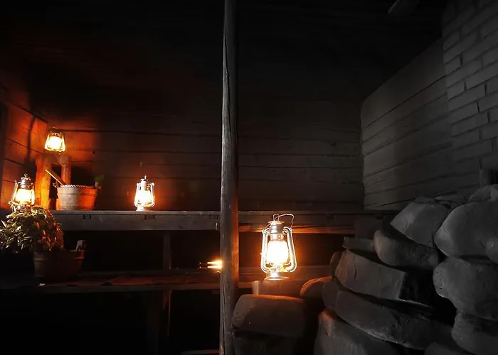 Isokenkäisten Klubi - Wilderness Hotelli 2*