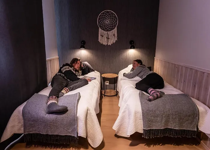 Hotelli Isokenkäisten Klubi - Wilderness 2*